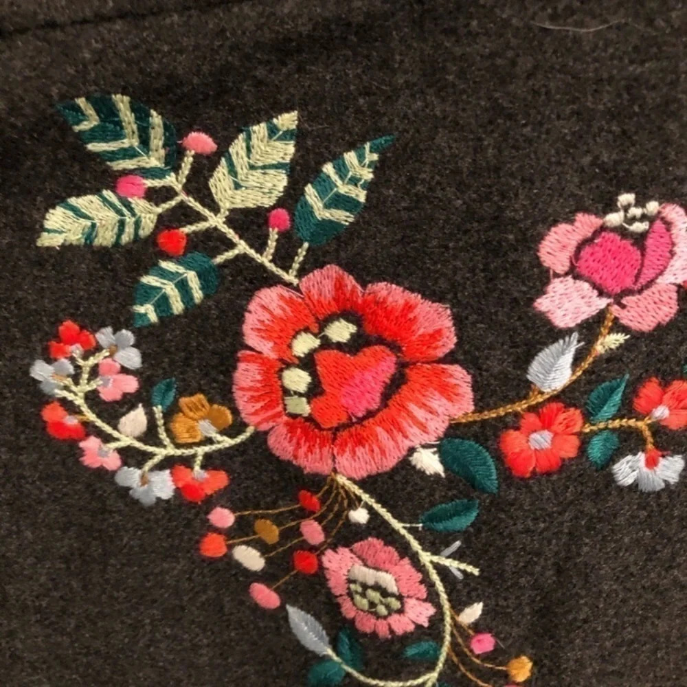 Loft Floral Embroidered Gray Mini Skirt Sz 6